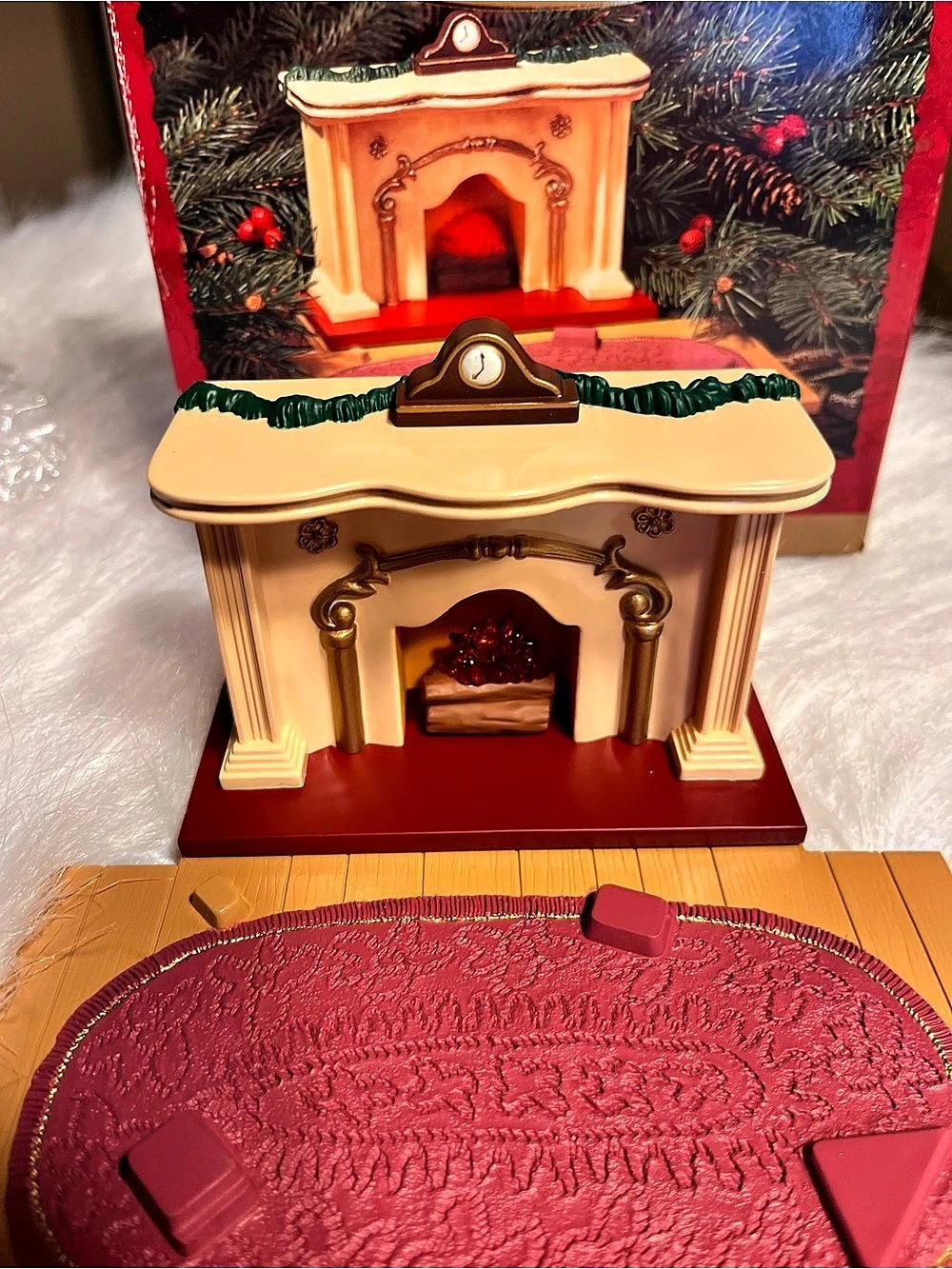 The Bevingtons Fireplace Christmas Ornament NWT